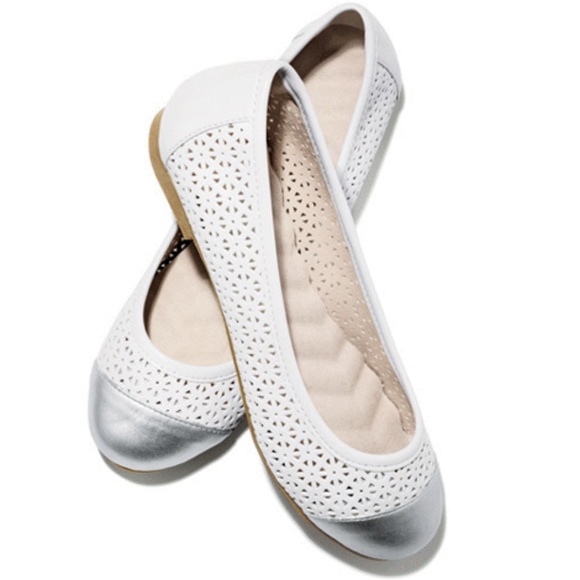 Avon Shoes - ⬇️35 Cushion Walk Pretty Perforated Flat 8 by Avon